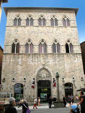 Siena gotica, Palazzo Tolomei