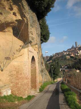 siena, via delle grotte